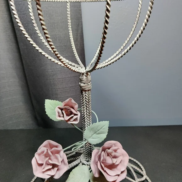 Elegant Hat Wig Stand Display With Flower Accents - Picture 3 of 9